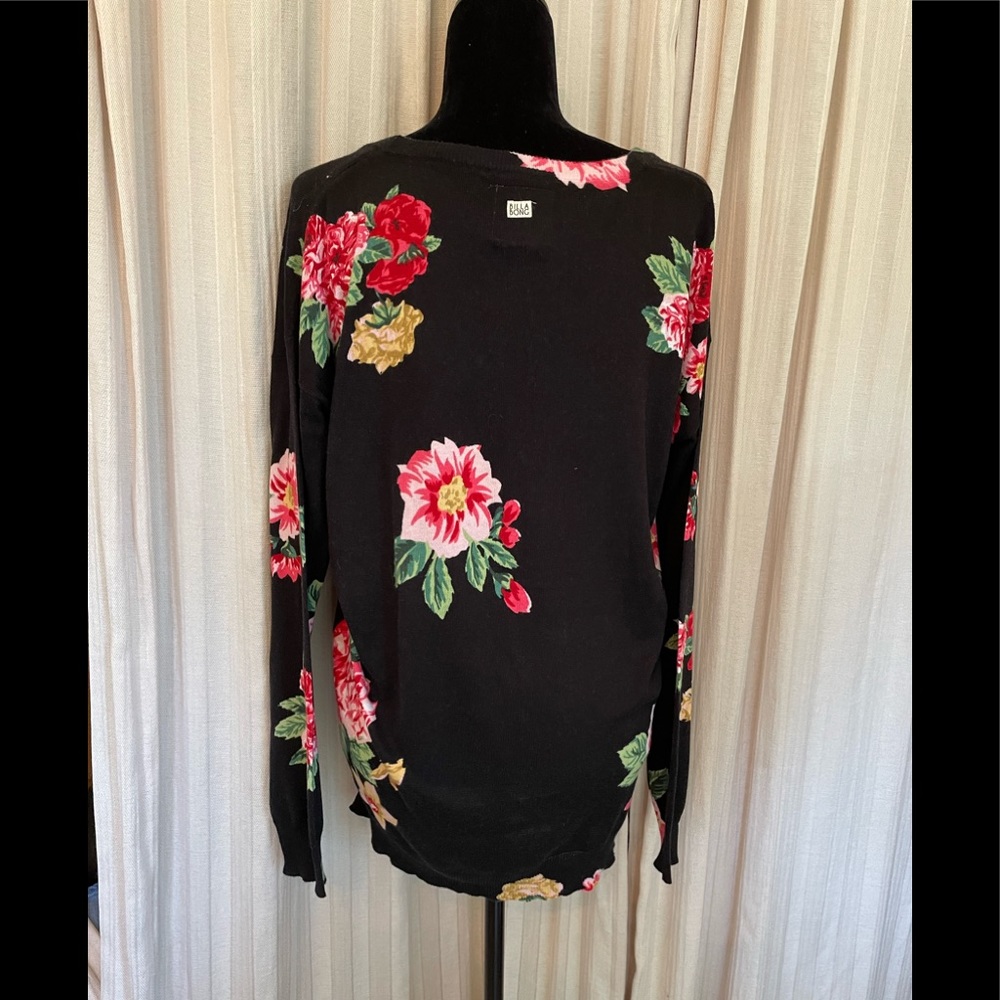Beautiful fall or winter sweater by billabong so cute on .size large